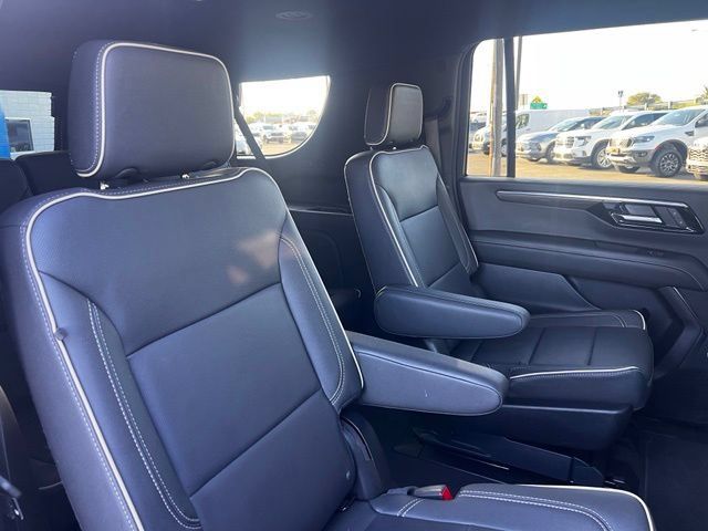 Used 2026 Chevrolet Suburban Premier AWD/4WD image 29