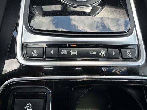 Used 2020 Jaguar F-PACE Premium AWD/4WD image 24