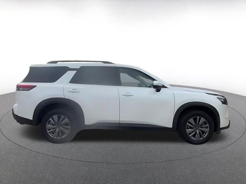 Used 2025 Nissan Pathfinder SV FWD image 16