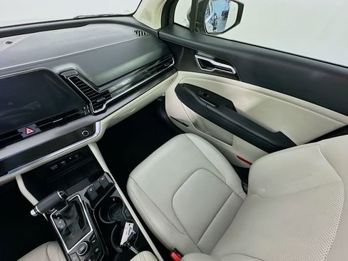 Used 2025 Kia Sportage EX w/ Premium Package FWD image 11