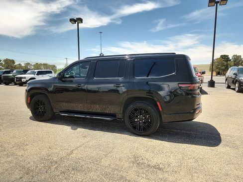 Used 2023 Jeep Wagoneer Series II RWD image 4