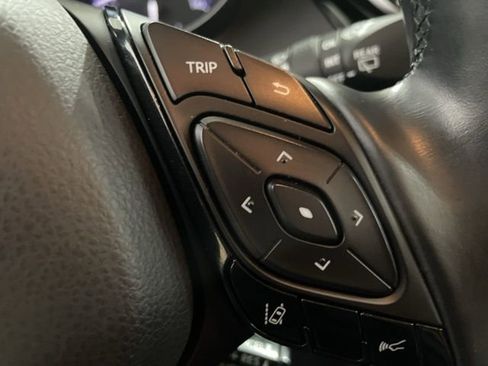 Used 2018 Toyota C-HR XLE image 20