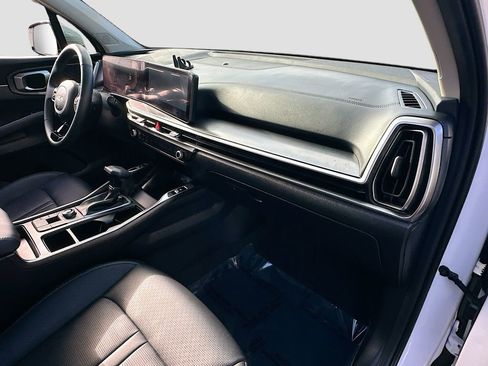 Certified 2025 Kia Sorento EX FWD image 29