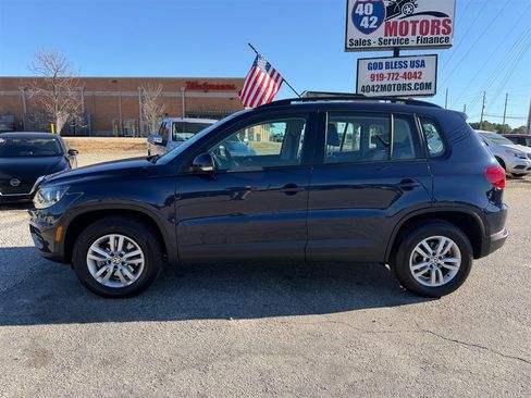 Used 2016 Volkswagen Tiguan S image 2