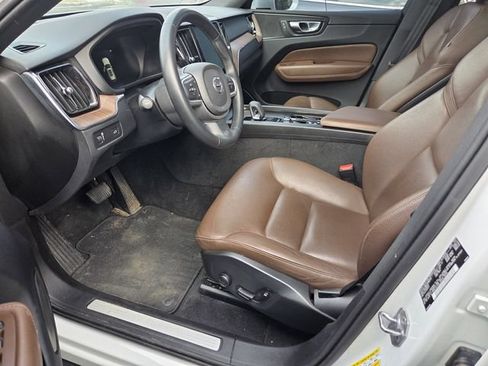 Used 2022 Volvo XC60 B5 Momentum AWD/4WD image 7