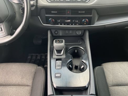 Used 2025 Nissan Rogue SV FWD image 11