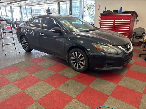 Used 2017 Nissan Altima 2.5 SL w/ 2.5 Technology Package image 1