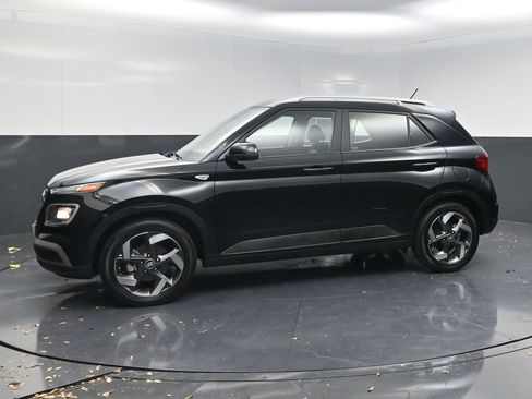 Used 2025 Hyundai Venue SEL image 3