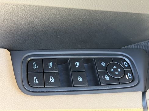 Certified 2026 Porsche Cayenne AWD/4WD image 20