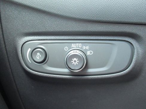Used 2024 Chevrolet Equinox LS w/ Driver Confidence II Package FWD image 20