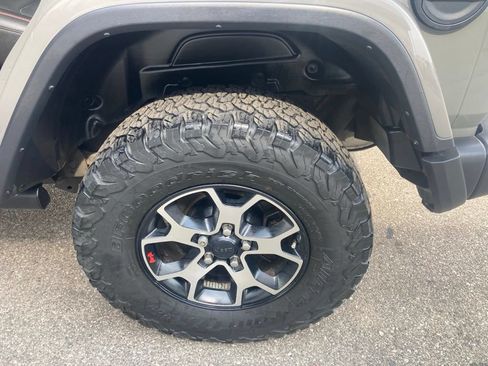 Used 2020 Jeep Wrangler Unlimited Rubicon w/ Dual Top Group AWD/4WD image 10