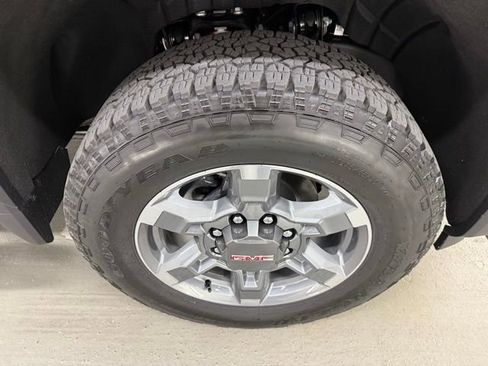 New 2025 GMC Sierra 2500 SLT image 4