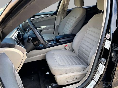 Used 2019 Ford Fusion SE FWD image 8