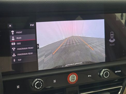 Certified 2025 Porsche Macan image 38