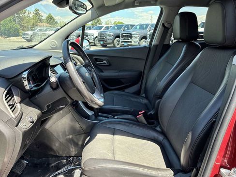 Used 2018 Chevrolet Trax LT w/ LT Convenience Package FWD image 13