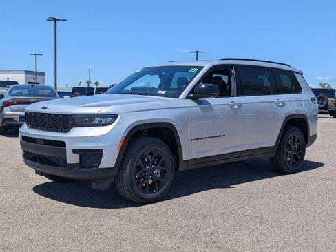 New 2025 Jeep Grand Cherokee L Altitude image 2