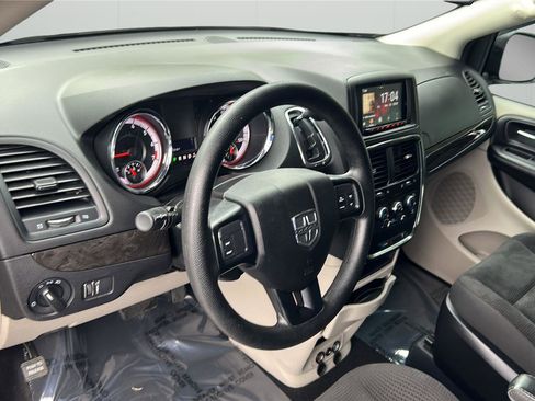 Used 2020 Dodge Grand Caravan SE image 9