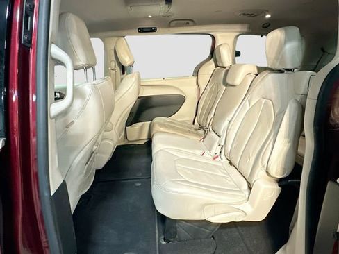 Used 2017 Chrysler Pacifica Touring-L image 24