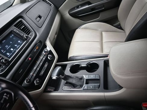 Used 2020 Kia Sedona EX FWD image 19