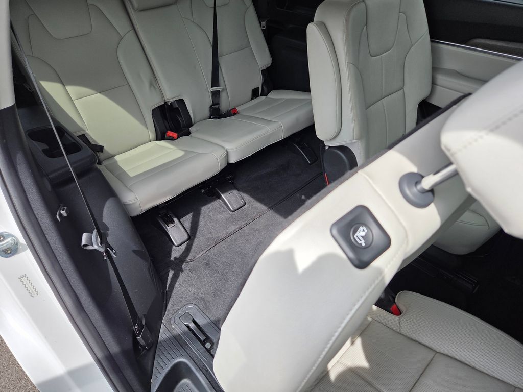Used 2021 Kia Telluride EX w/ EX Premium Package AWD/4WD image 5