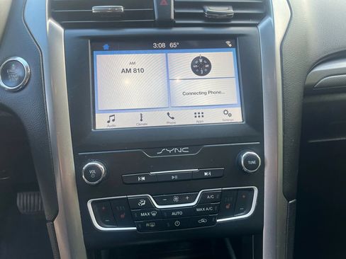 Used 2019 Ford Fusion SE image 18