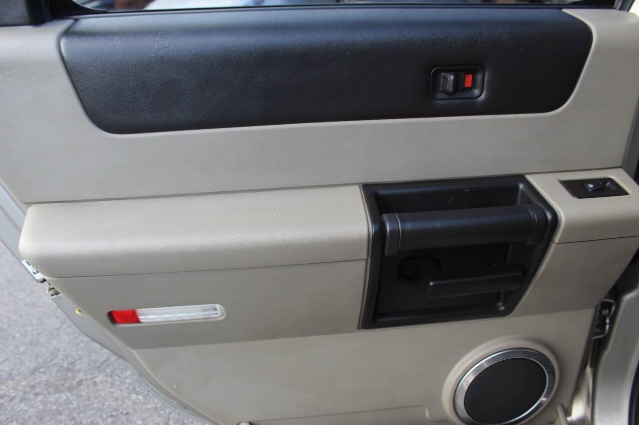 Used 2005 HUMMER H2 w/ Preferred Equipment Group AWD/4WD image 15