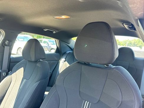 Used 2025 Hyundai Elantra SEL FWD image 21