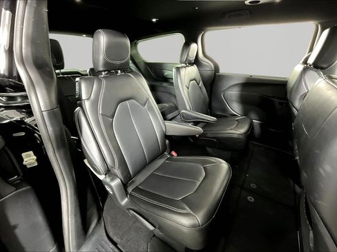 Used 2025 Chrysler Pacifica Select FWD image 24