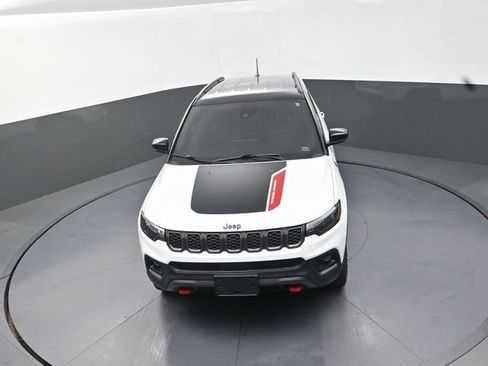 Used 2026 Jeep Compass Trailhawk AWD/4WD image 12