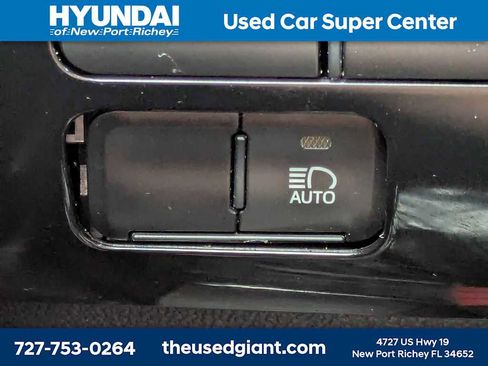 Used 2022 Toyota Prius Prime LE image 39