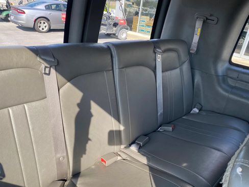 Used 2017 Chevrolet Express 3500 LS RWD image 29
