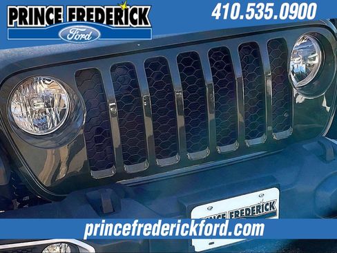 Used 2023 Jeep Gladiator Sport image 27