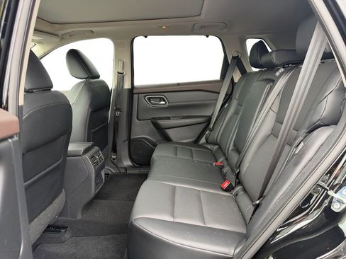 Used 2021 Nissan Rogue SV w/ Premium Package FWD image 16