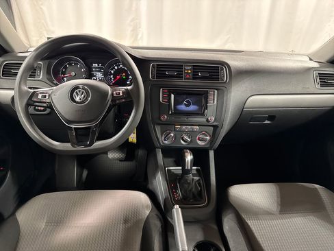 Used 2017 Volkswagen Jetta S w/ Jetta S Cold Weather Package FWD image 4