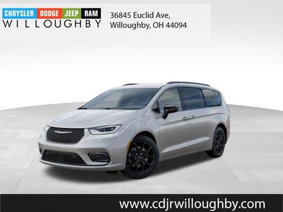 New 2026 Chrysler Pacifica Select w/ S Appearance Package