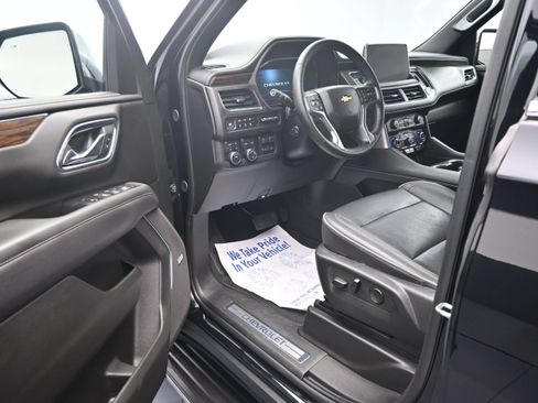 Used 2024 Chevrolet Tahoe Premier w/ Premium Package AWD/4WD image 9