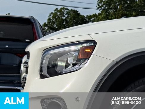 Used 2022 Mercedes-Benz GLB 250 4MATIC w/ Premium Package image 10