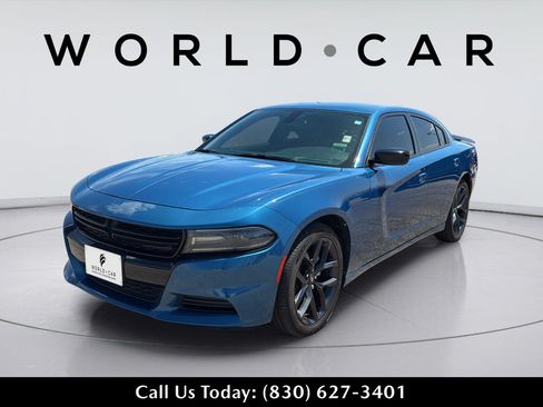 Used 2021 Dodge Charger SXT w/ Blacktop Package RWD image 15