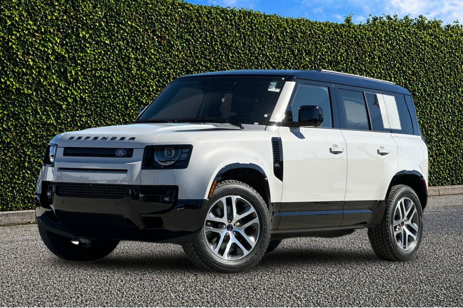 New 2026 Land Rover Defender 110 X-Dynamic SE AWD/4WD image 2