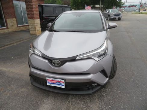 Used 2019 Toyota C-HR Limited FWD image 2