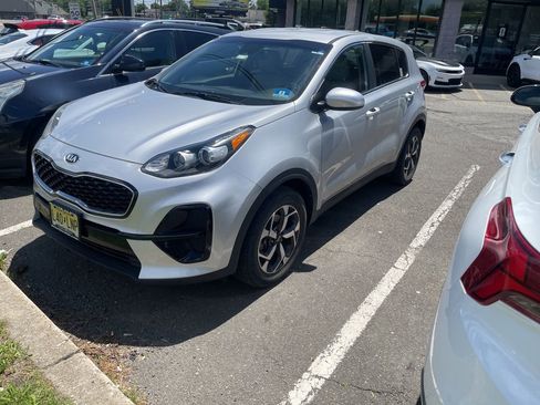 Used 2020 Kia Sportage LX FWD image 2