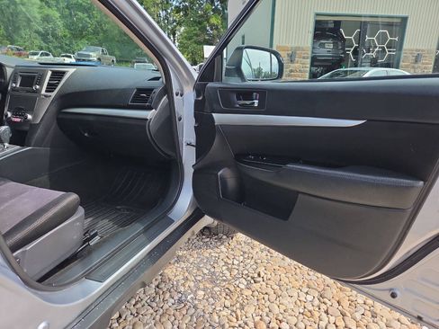Used 2014 Subaru Outback 2.5i Premium AWD/4WD image 23