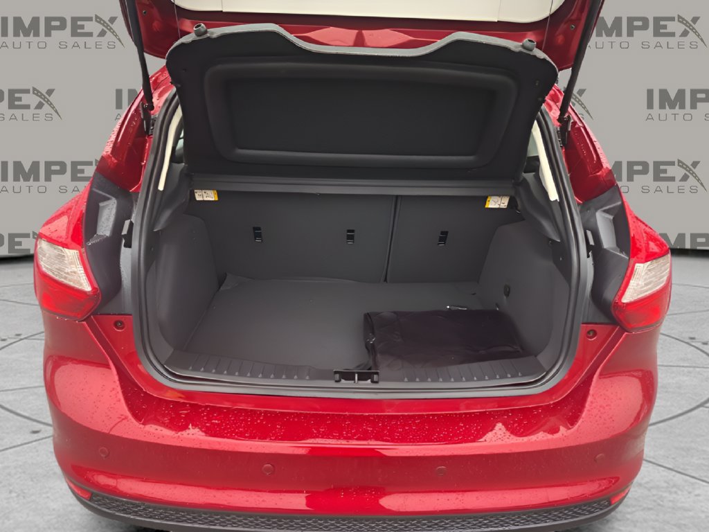 Used 2013 Ford Focus SE FWD image 25