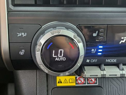 Used 2025 Toyota 4Runner Limited AWD/4WD image 28