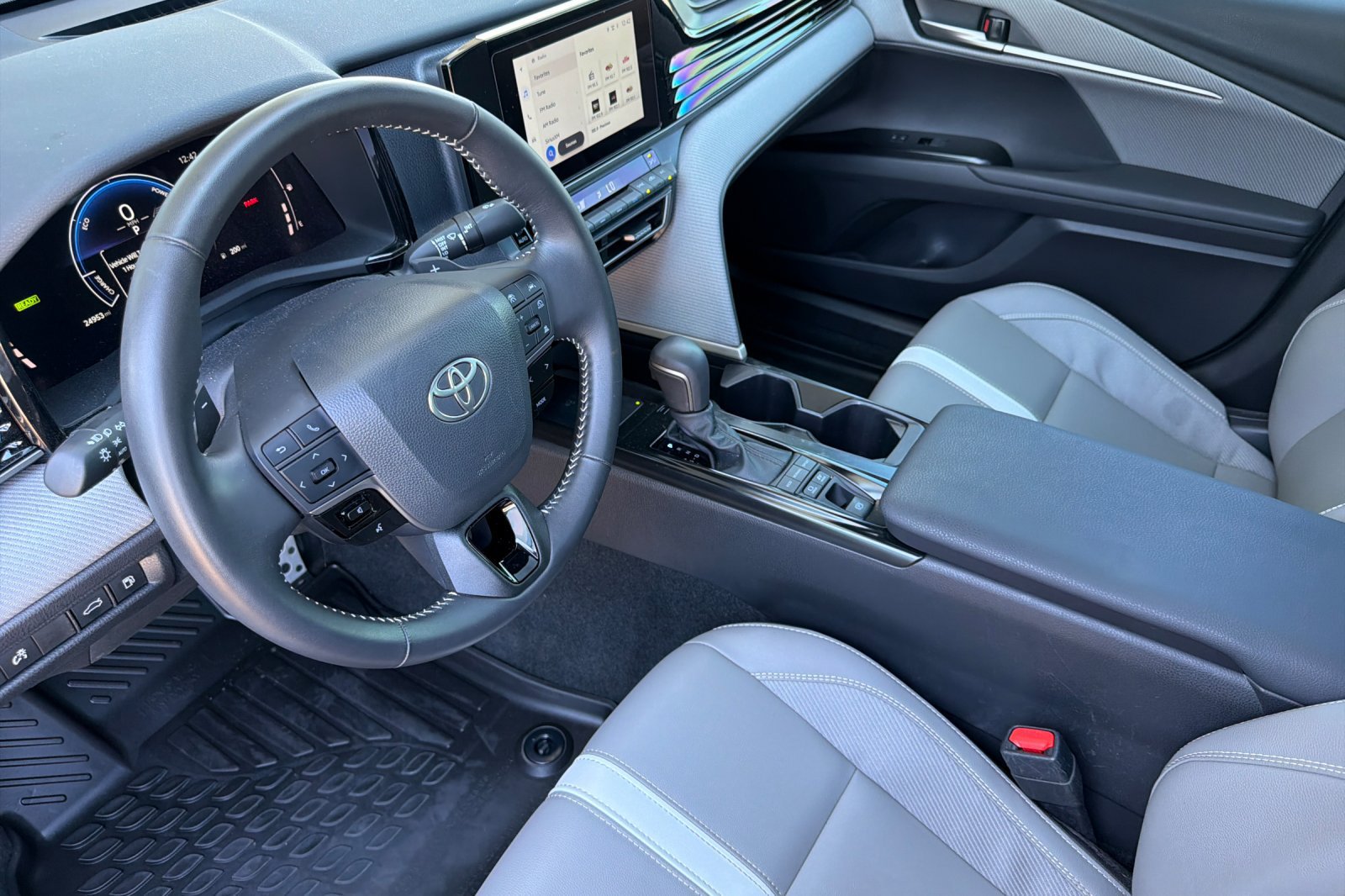 Used 2026 Toyota Camry SE w/ Convenience Package FWD image 12