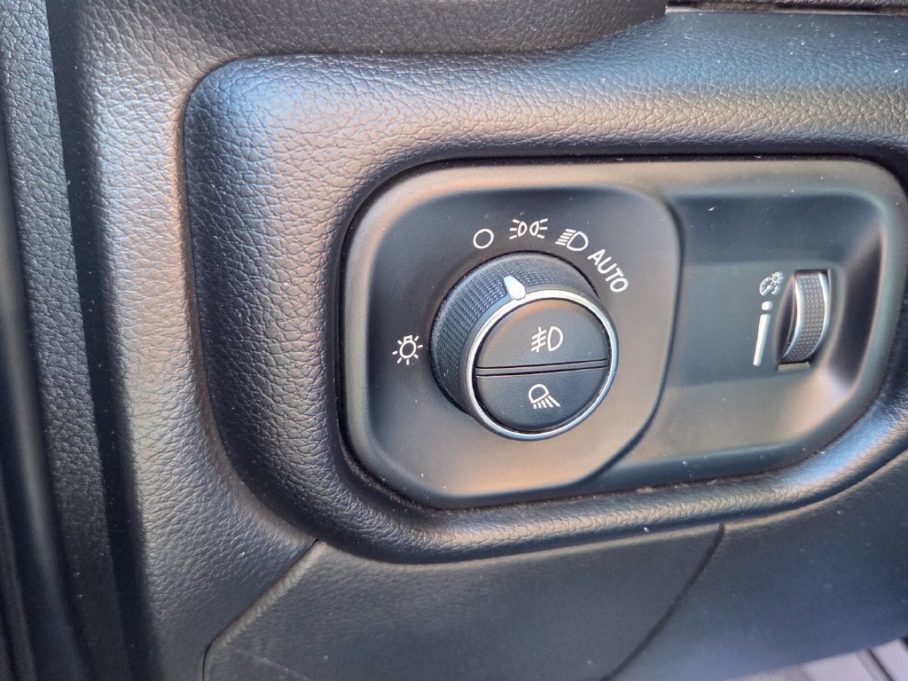 Used 2024 RAM 2500 Big Horn w/ Safety Group AWD/4WD image 29