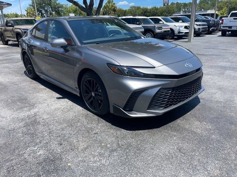 Used 2026 Toyota Camry SE FWD image 5