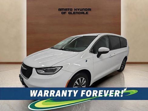 Used 2023 Chrysler Pacifica Touring-L image 1