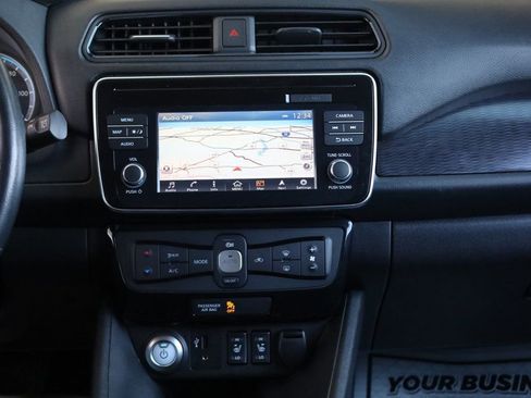 Used 2018 Nissan Leaf SV w/ SV Technology Package image 31