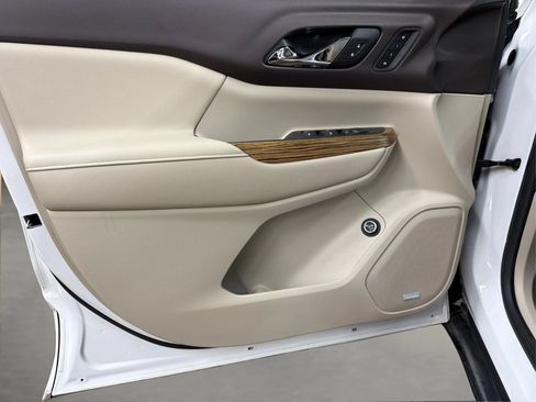 Used 2017 GMC Acadia Denali w/ Technology Package FWD image 37